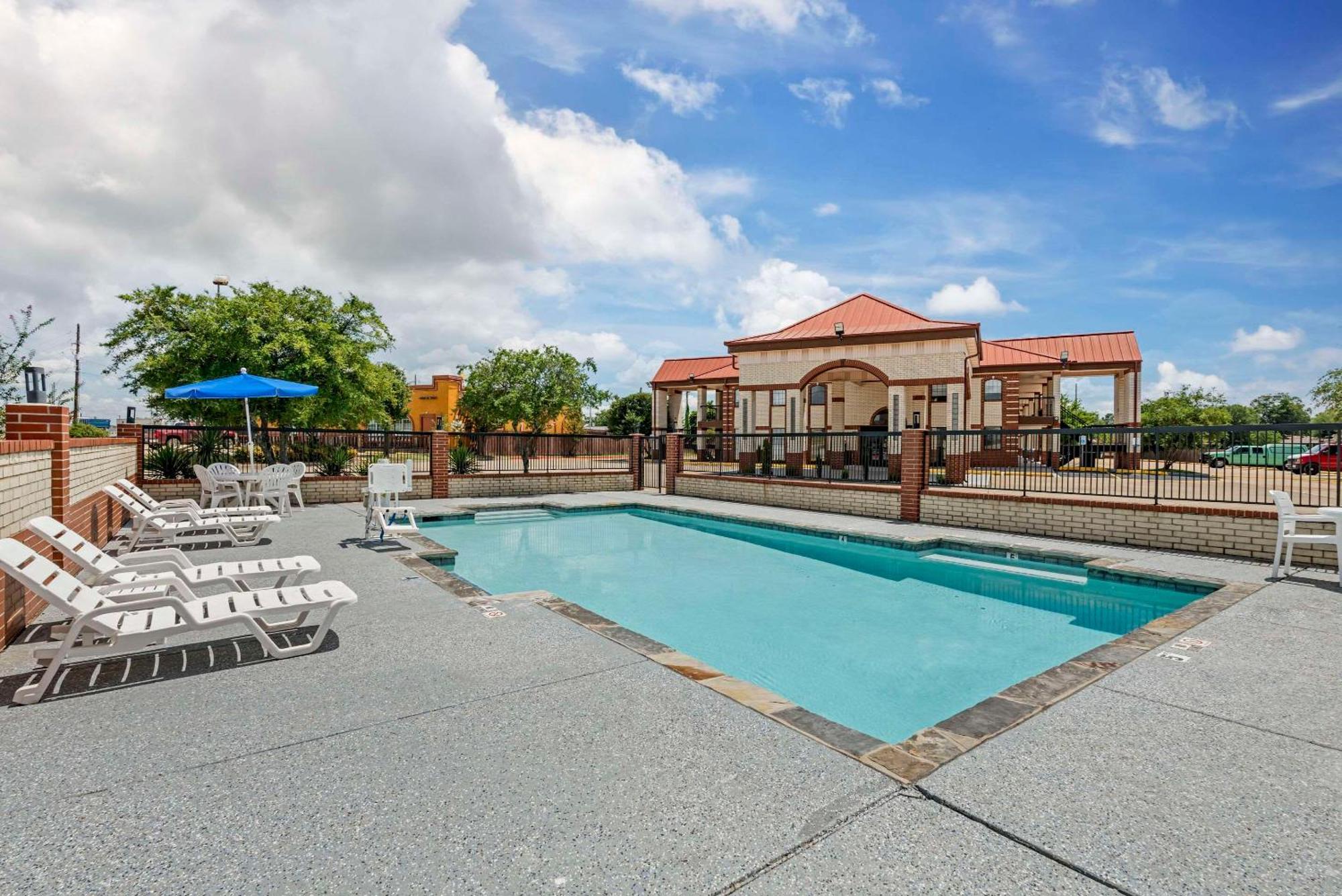 Quality Inn & Suites New Boston Exterior photo